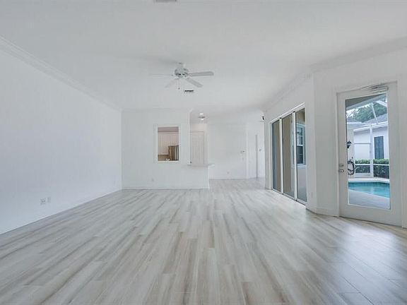 4th image of 122 Marlberry Cir