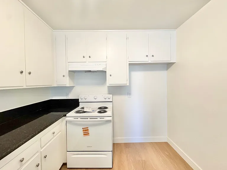 Garden Walk Apartments — Photo 16