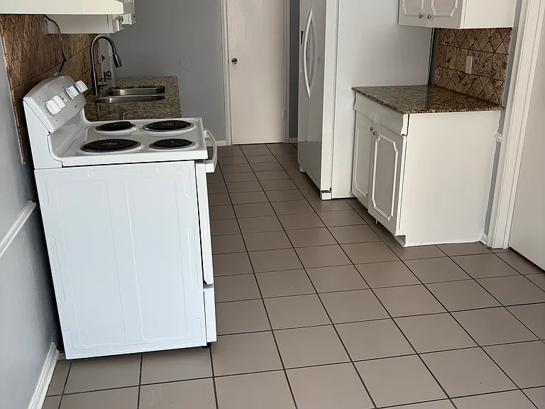 3730 Fairfield Ave #205 — Photo 7