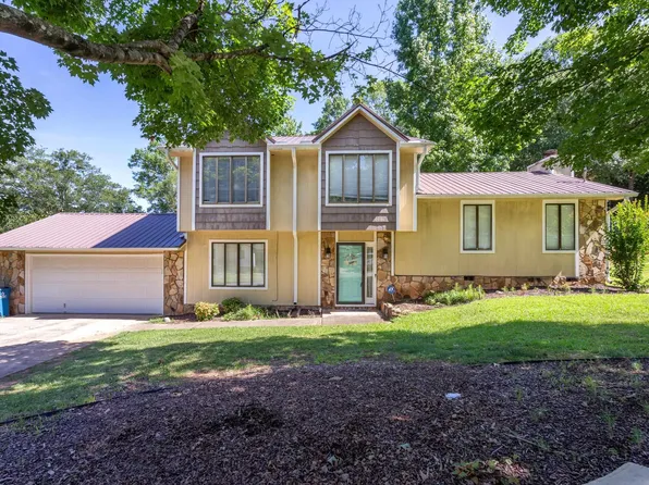 1202 Louise Dr SE, Jacksonville, AL 36265