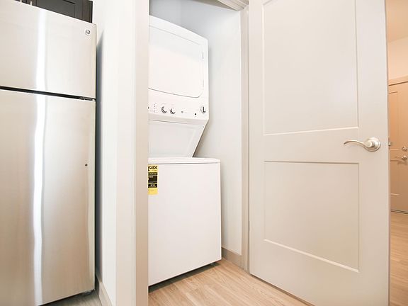 5th image of 345 Blackburn Ave APT 211