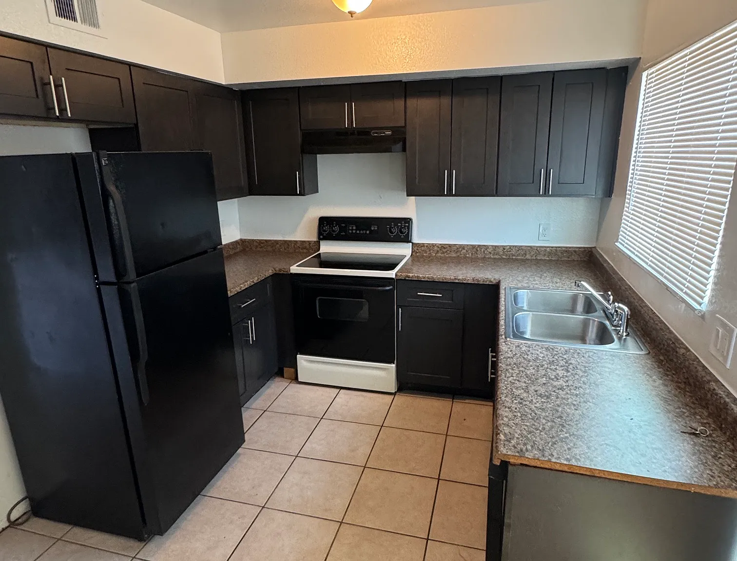 2 bed, 1.5 bath, 900 sqft, $1,195 — Photo 3