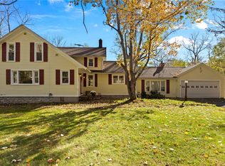812 Stonybrook Rd, Honeoye Falls, NY 14472