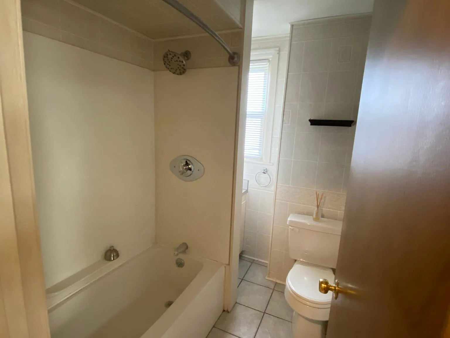 3 bed, 1000 sqft, $1,950 — Photo 2