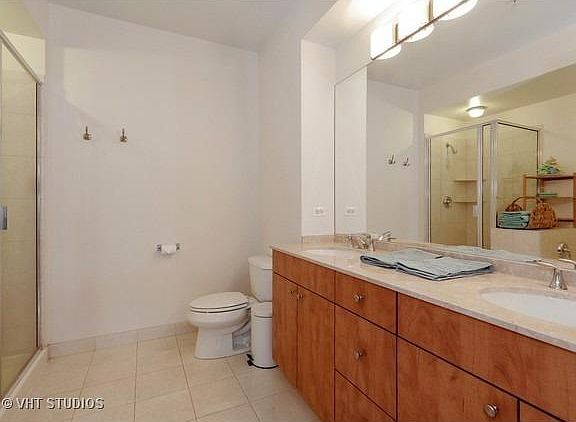 5th image of 565 W Quincy St Unit 908