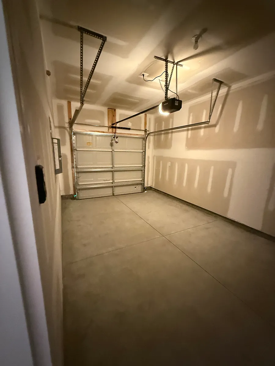 Building Photo - 145 Simms Way