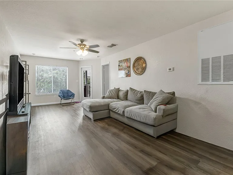 527 Parkway #303 — Photo 5