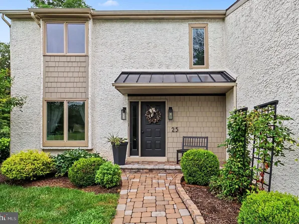 25 E Knowlton Rd, Media, PA 19063