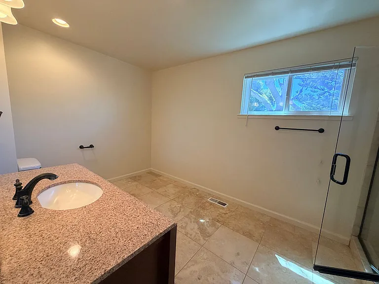 960 Forest Ave — Photo 30