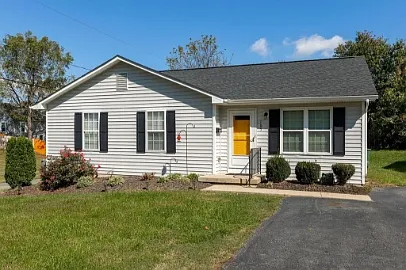 105 Hemlock St Photo 1
