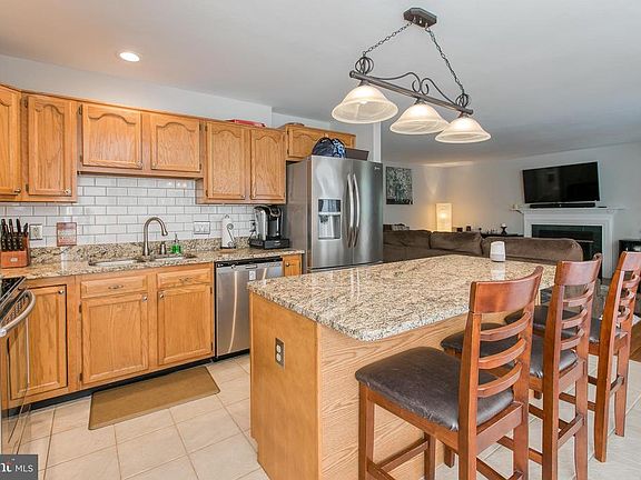 Granite oounters and stainless applicances