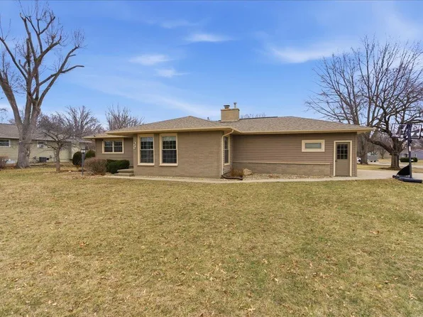 4028 Rownd St, Cedar Falls, IA 50613