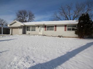 909 Cortland Dr S, Apple Valley, MN 55124