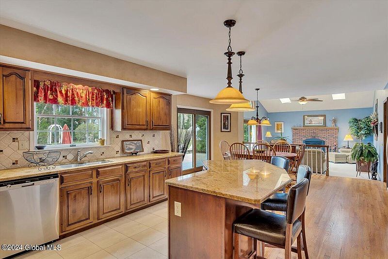 5th image of 3054 New Williamsburg Drive
