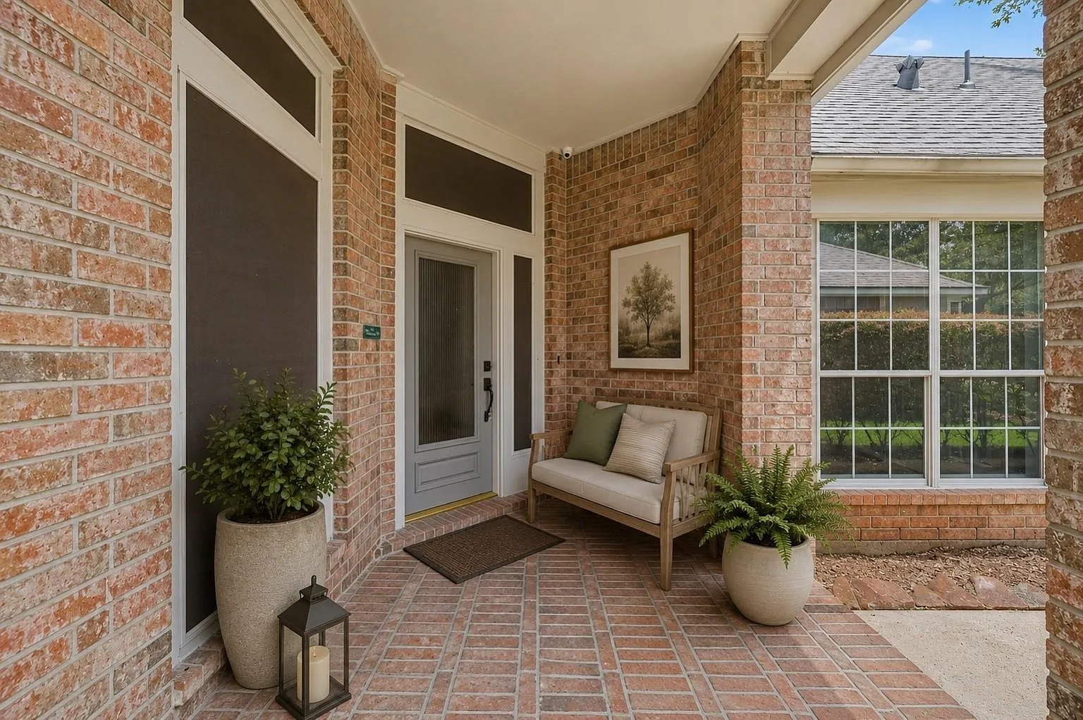 4 bed, 2.0 bath, 2573 sqft, $2,400 — Photo 4