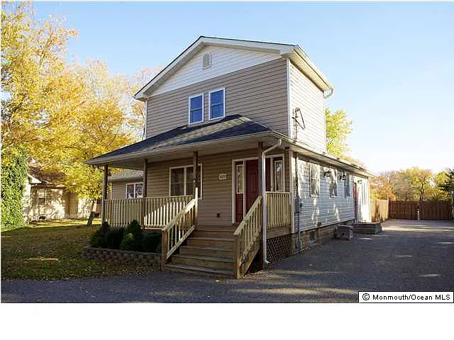 3020 W Bangs Ave photo 1