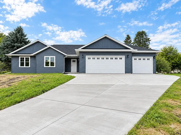312 Village Ln, Ripon, WI 54971