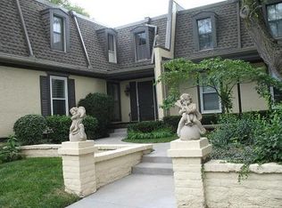 6728 W 109th St, Leawood, KS 66211