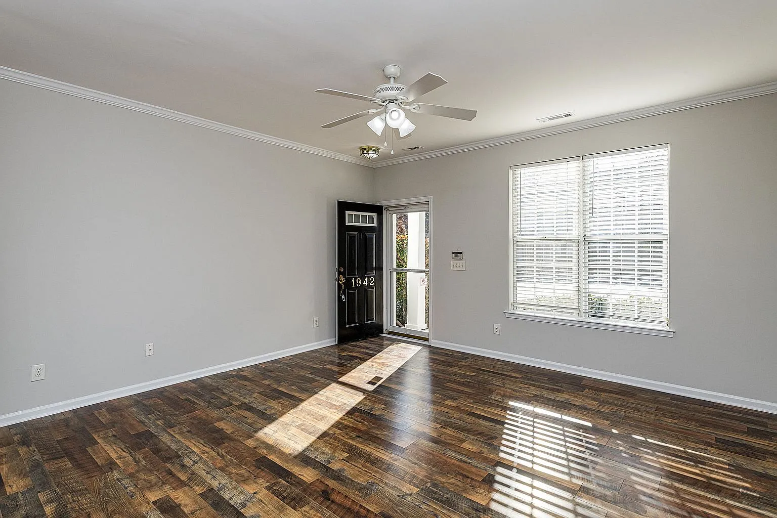 2 bed, 2.5 bath, 1146 sqft, $1,800 — Photo 3