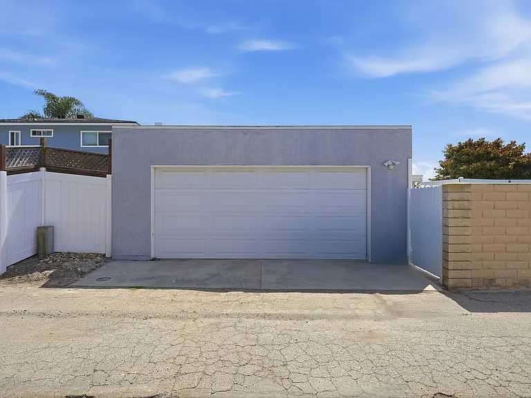 Oversized 2 car garage with utility sink, and washer/gas dryer hook ups.