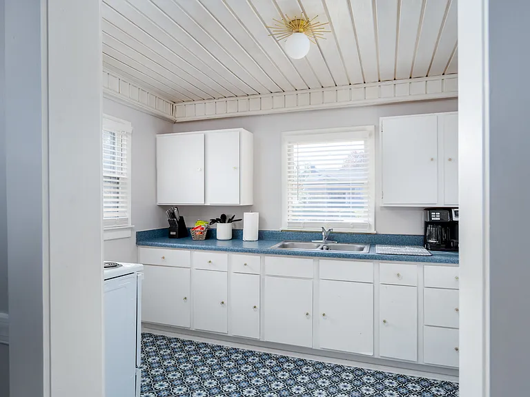 1504 W Friendly Ave #A — Photo 9