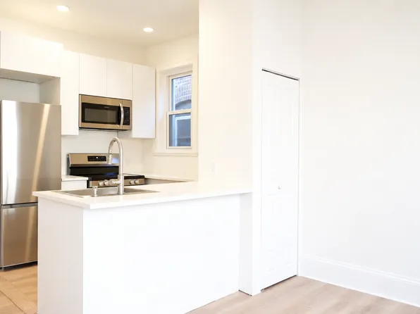 568 Washington St APT 33, Wellesley, MA 02482