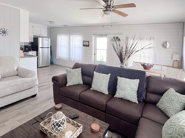 205 Barefoot Ln #B — Photo 15