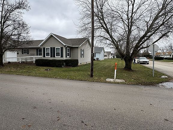 2nd image of 122 S East St