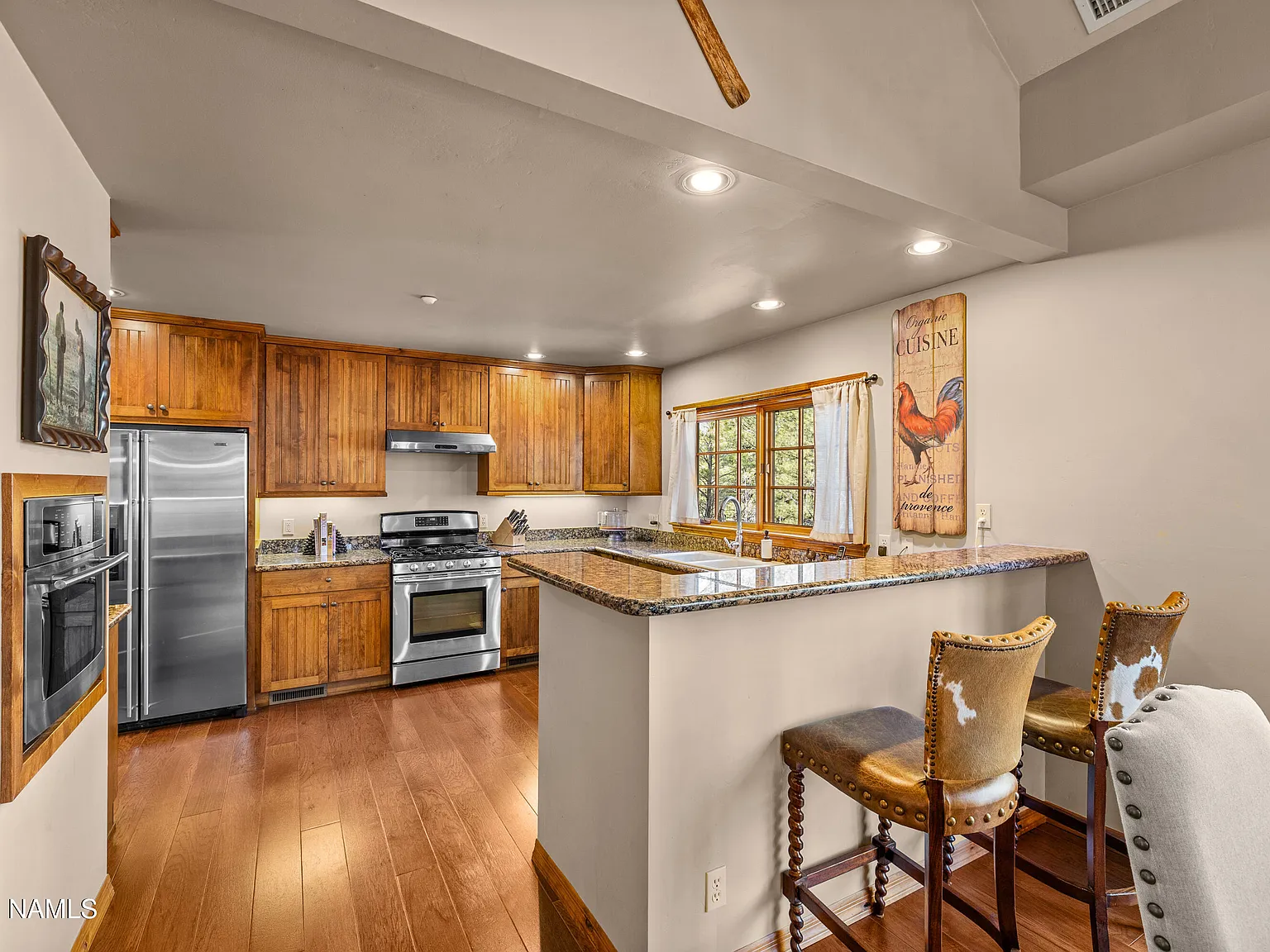 3 bed, 3.5 bath, 2710 sqft, $15,000 — Photo 2