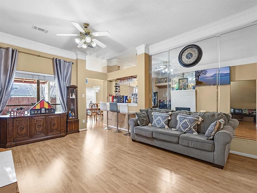 3 bed, 2.0 bath, 1526 sqft, $2,000 — Photo 4