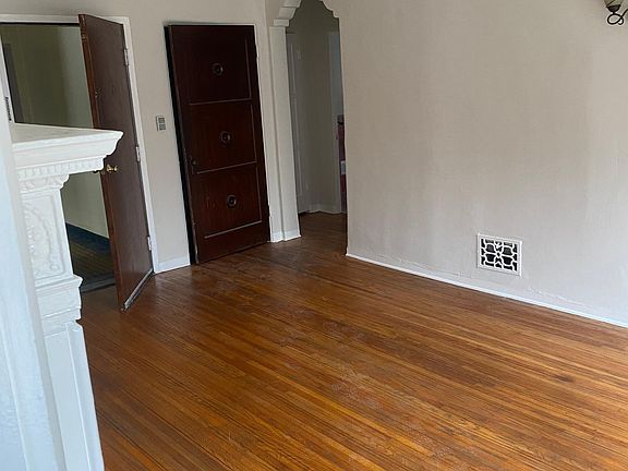 2nd image of 656 S Burnside Ave #3