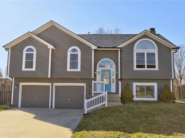 706 Shiloh Dr, Raymore, MO 64083