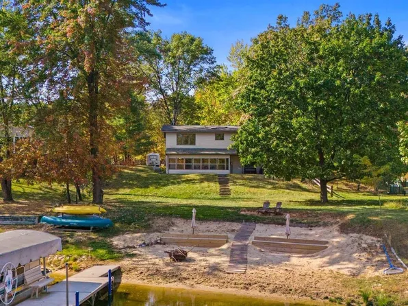 1017, 1019 East Queens Way, Nekoosa, WI 54457