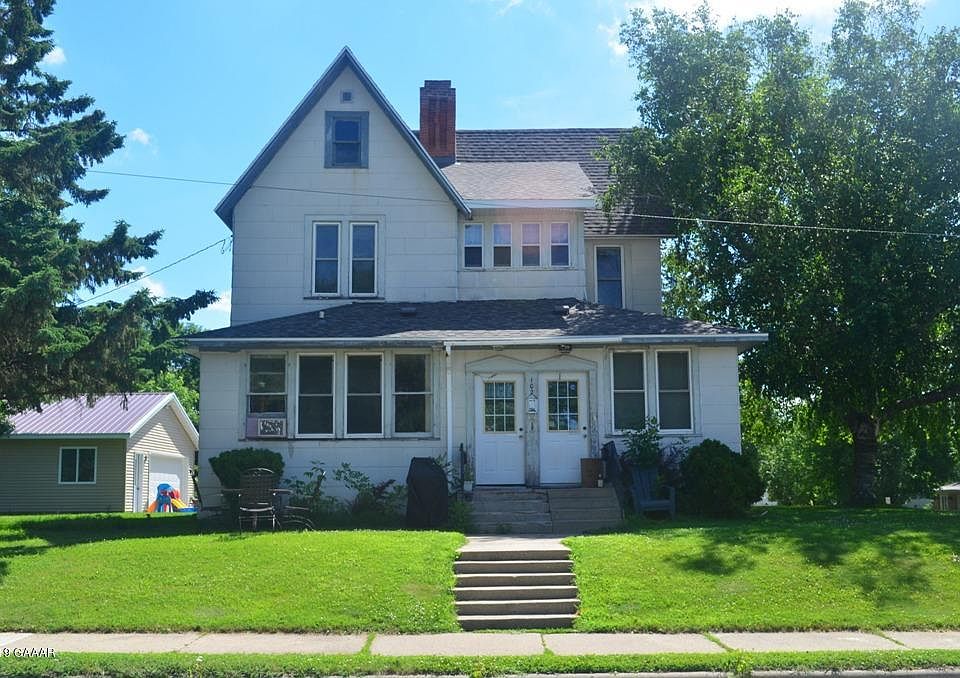 1st image of 102 1st St NE