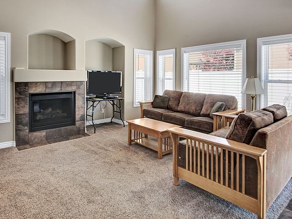 4th image of 1409 E Verona Creek Way