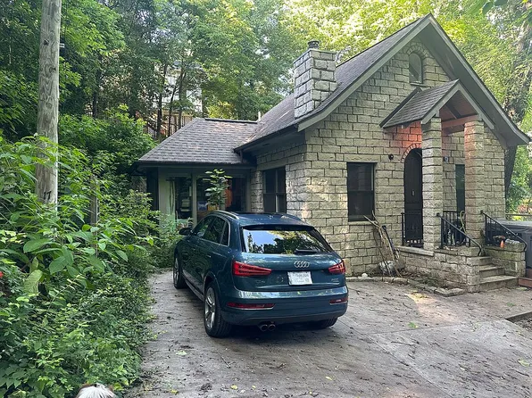 17 Howell Ave, Eureka Springs, AR 72632