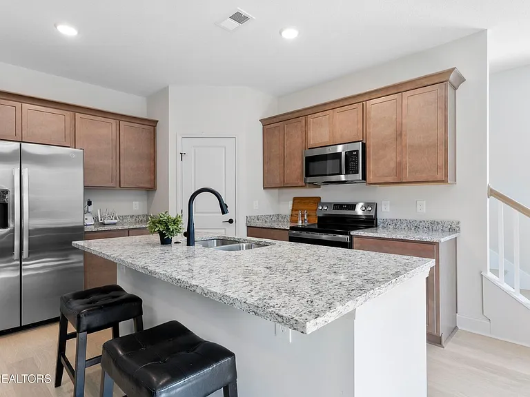 1708 Bennett Village Dr — Photo 5
