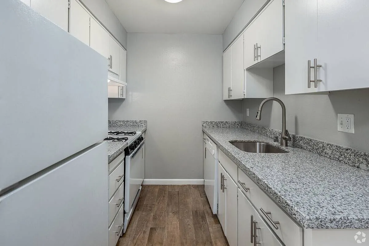 Magnolia Place — Photo 1