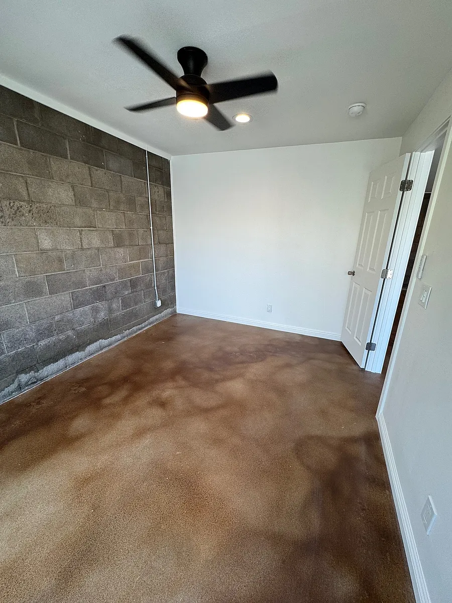 Photo 2 of 3 - 422 N 13th St #2 - Santa Paula, CA Building Photo - 422 N 13th St #2