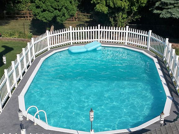 Above Ground Pool - Deck