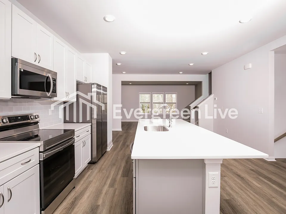 573 Hodge Rd