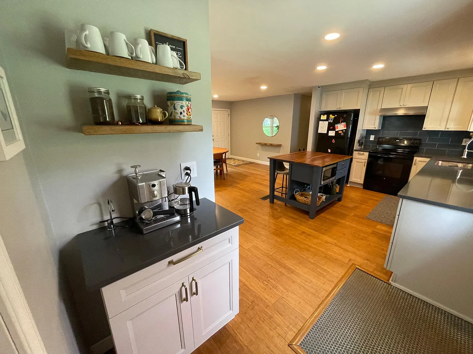 3 bed, 1245 sqft, $1,950 — Photo 4