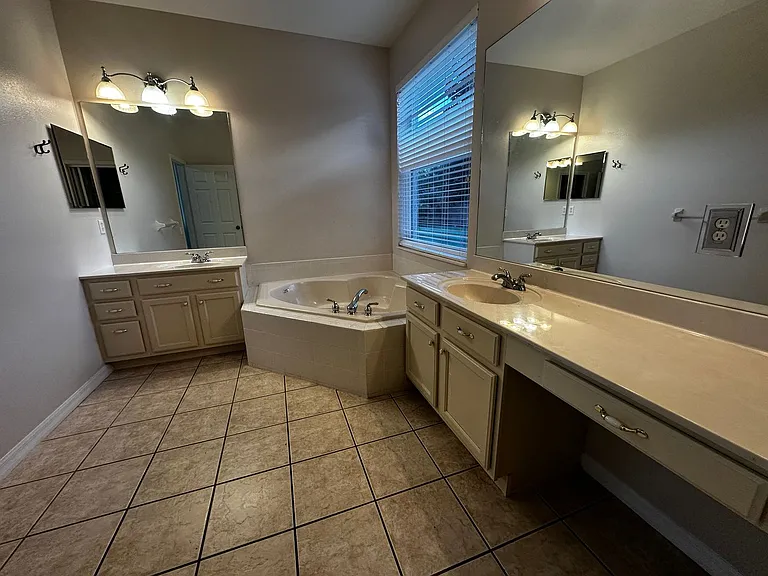 1363 Glenwick Dr — Photo 14