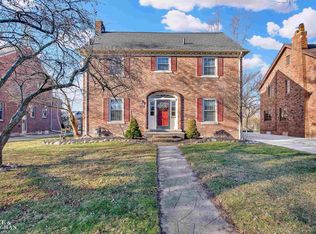 517 Barrington Rd, Grosse Pointe Park, MI 48230