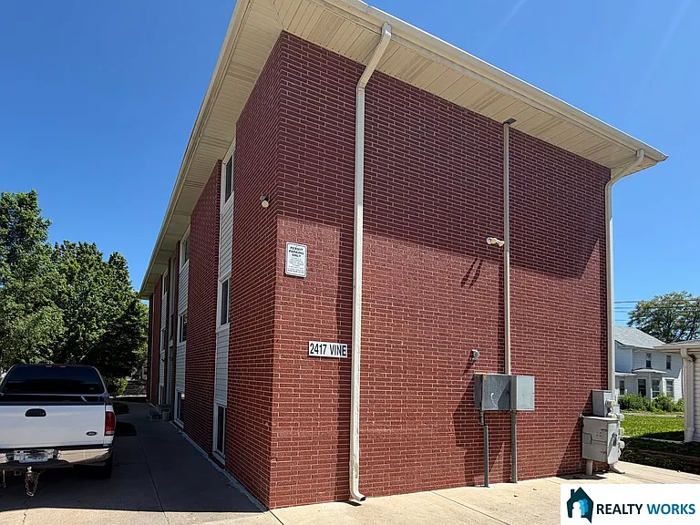 2417 Vine — Photo 2