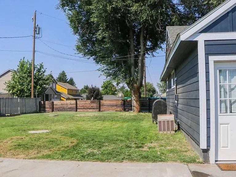 1002 NE C St — Photo 15