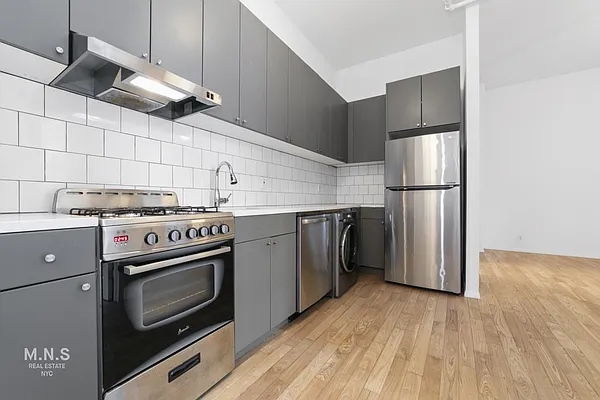 Rented by MNS | media 9