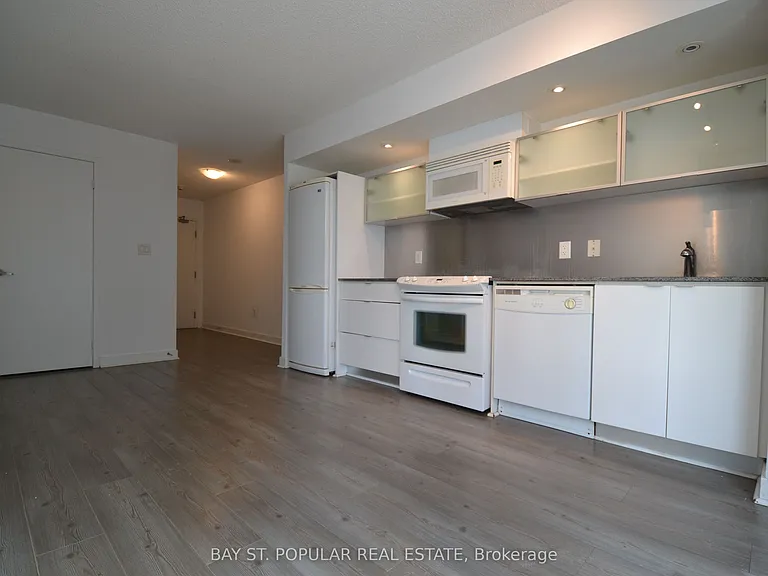 4K Spadina Ave #629 — Photo 2