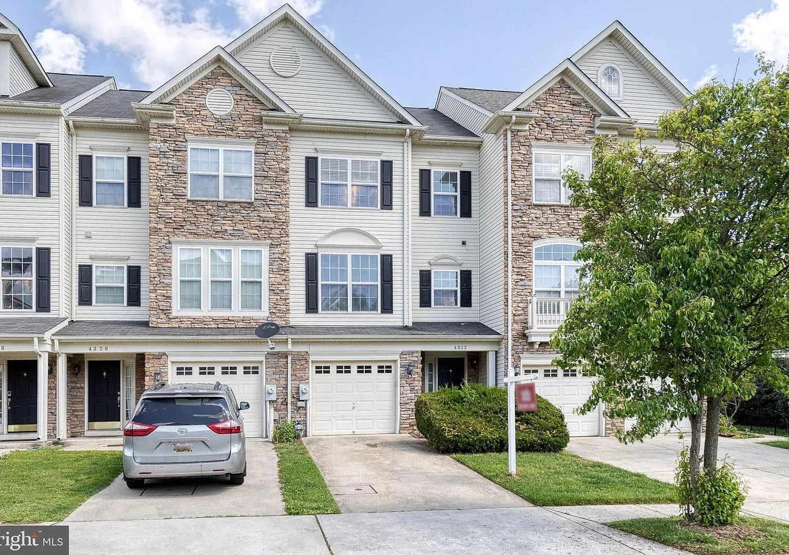 Stunning 3bd 2.5bth Garage Townhome in Owings Mills — Photo 1