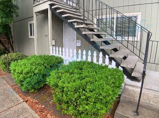 8531 NE Halsey St, Portland, OR 97220